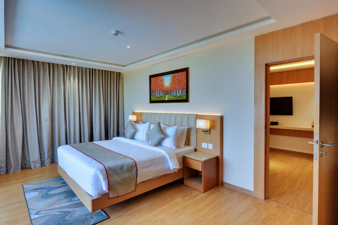 Clarion Hotel Bangalore Yesvantpur Esterno foto
