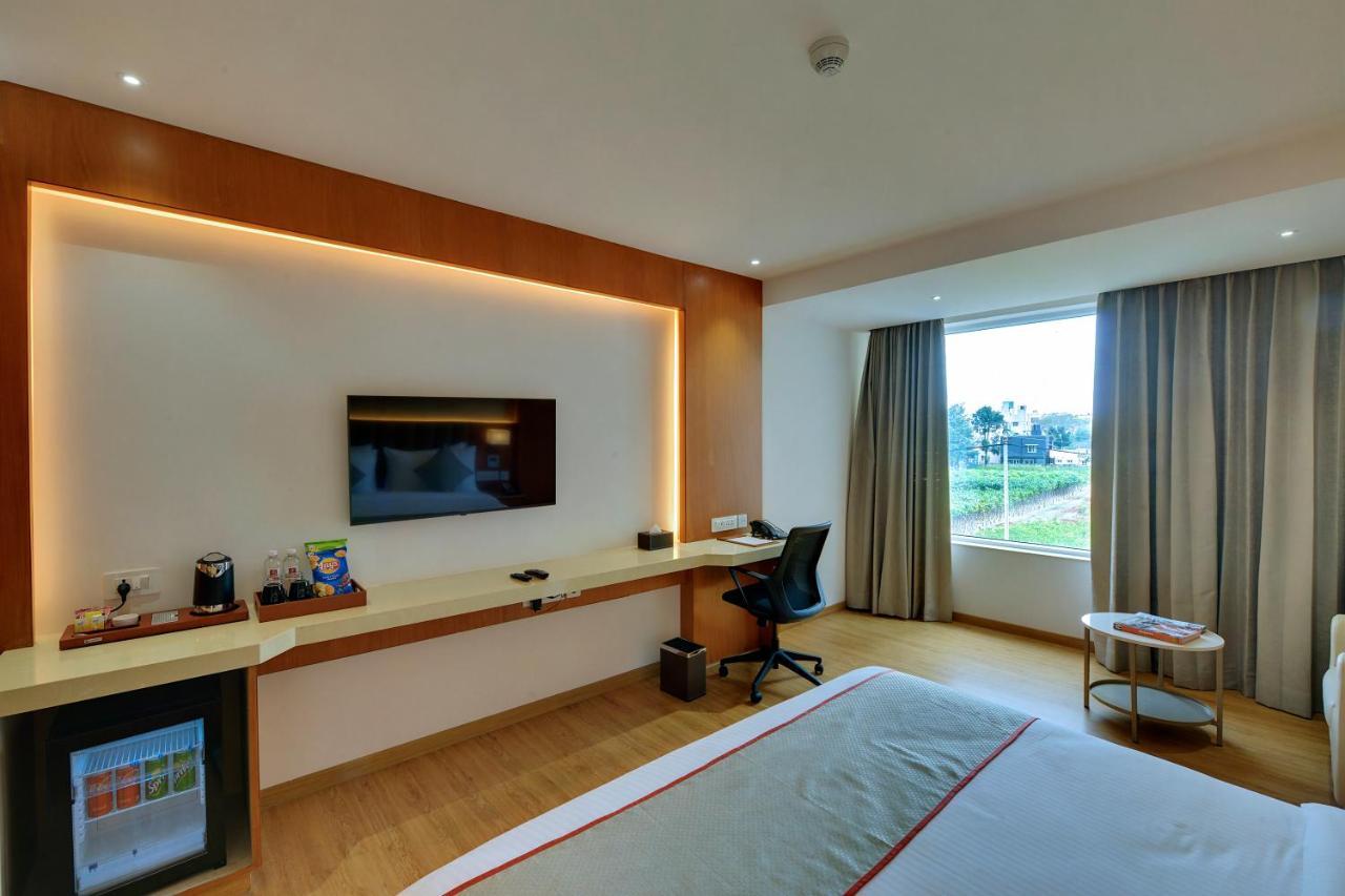Clarion Hotel Bangalore Yesvantpur Esterno foto