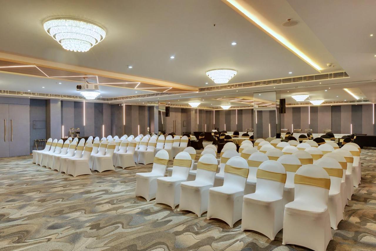 Clarion Hotel Bangalore Yesvantpur Esterno foto
