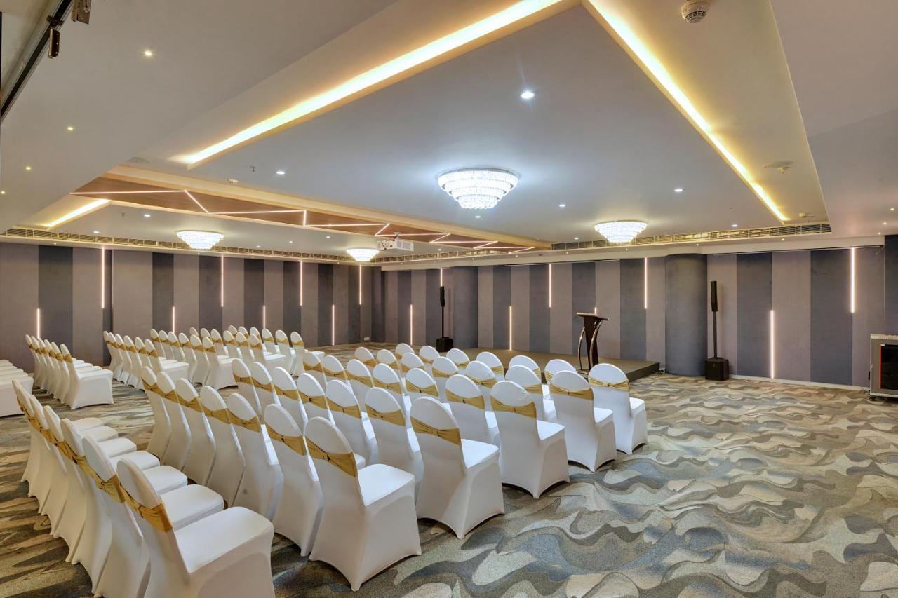 Clarion Hotel Bangalore Yesvantpur Esterno foto