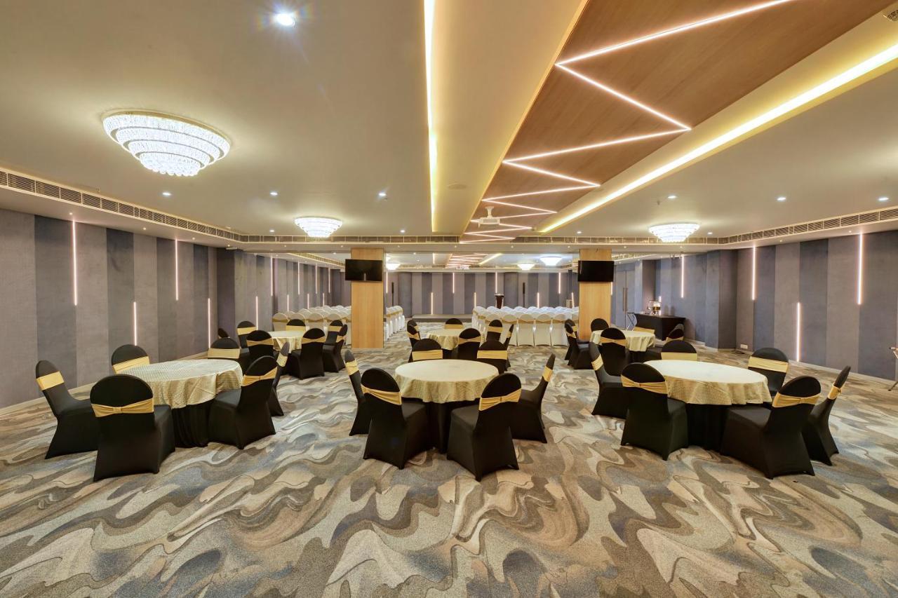Clarion Hotel Bangalore Yesvantpur Esterno foto