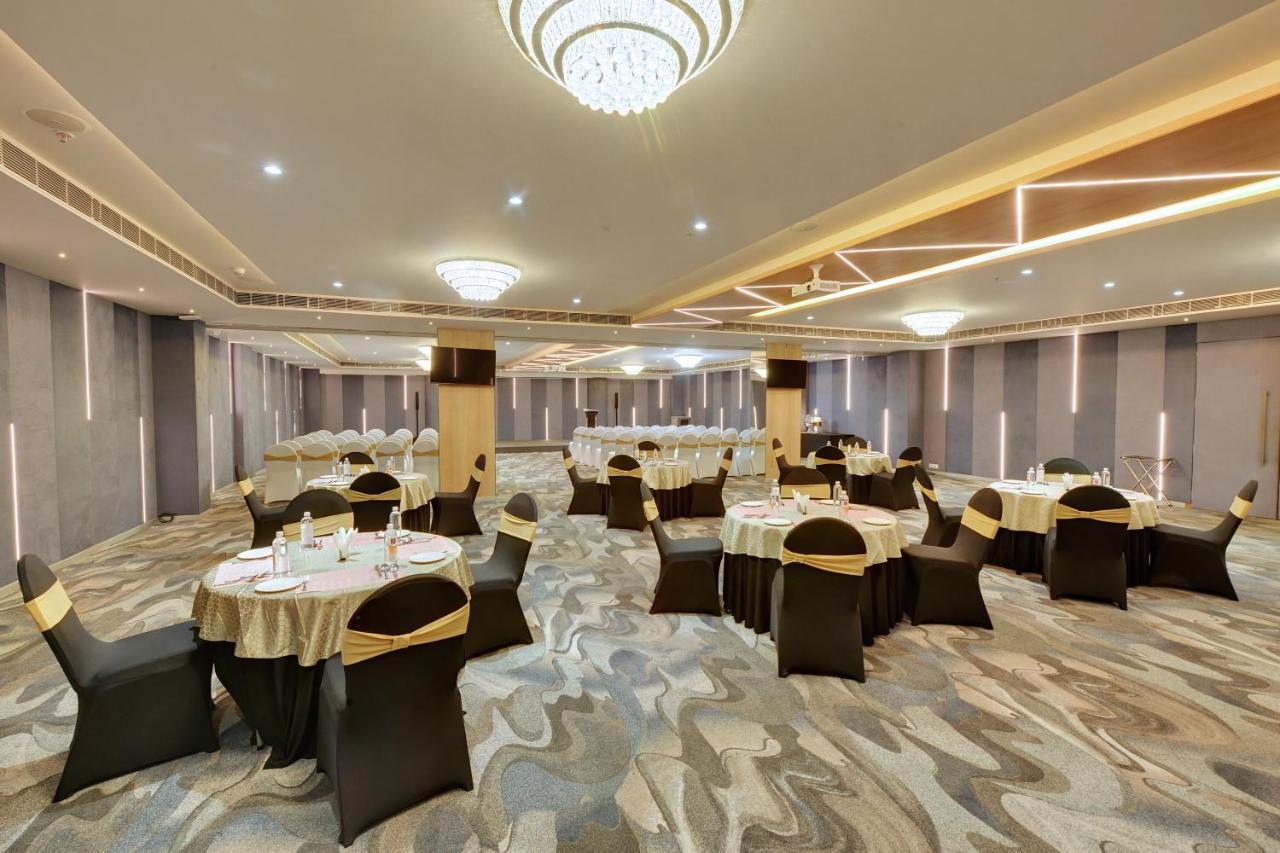 Clarion Hotel Bangalore Yesvantpur Esterno foto