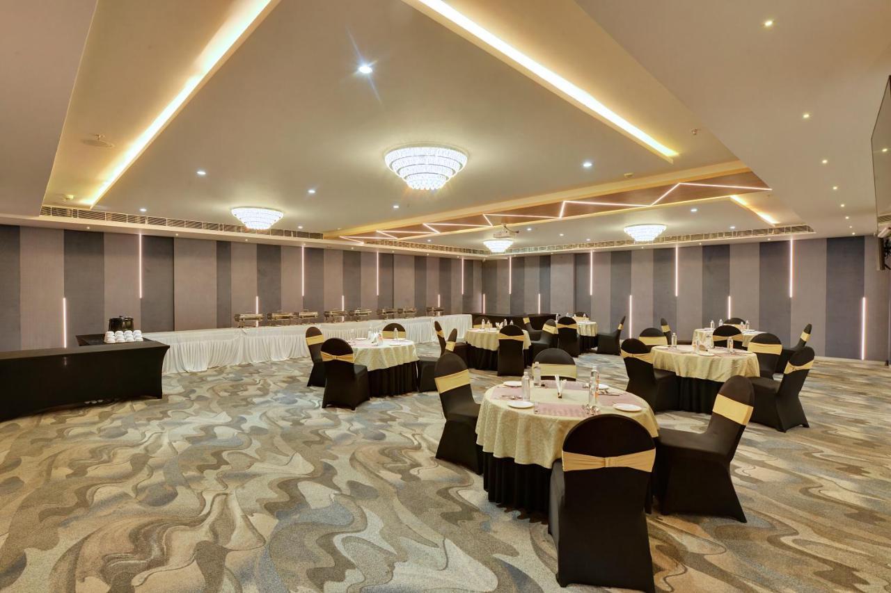 Clarion Hotel Bangalore Yesvantpur Esterno foto
