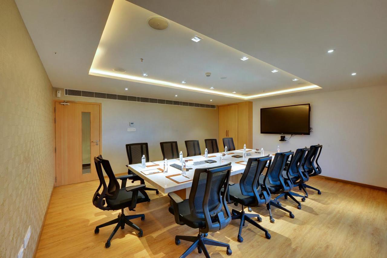 Clarion Hotel Bangalore Yesvantpur Esterno foto