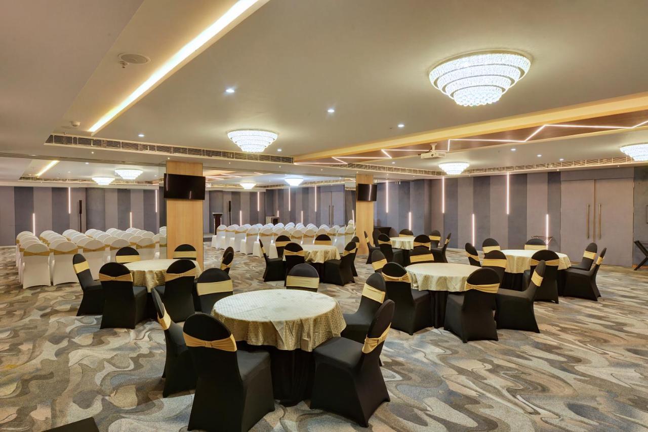 Clarion Hotel Bangalore Yesvantpur Esterno foto