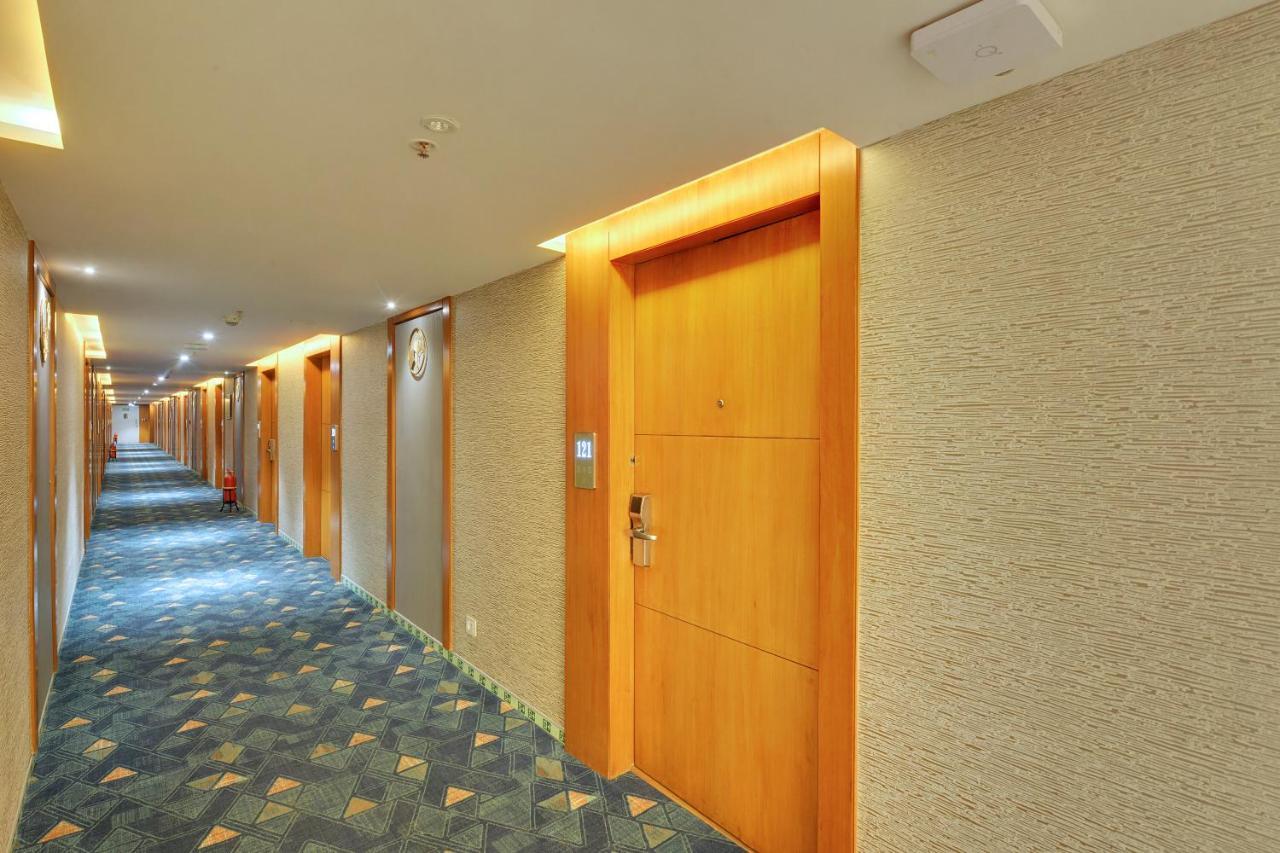 Clarion Hotel Bangalore Yesvantpur Esterno foto