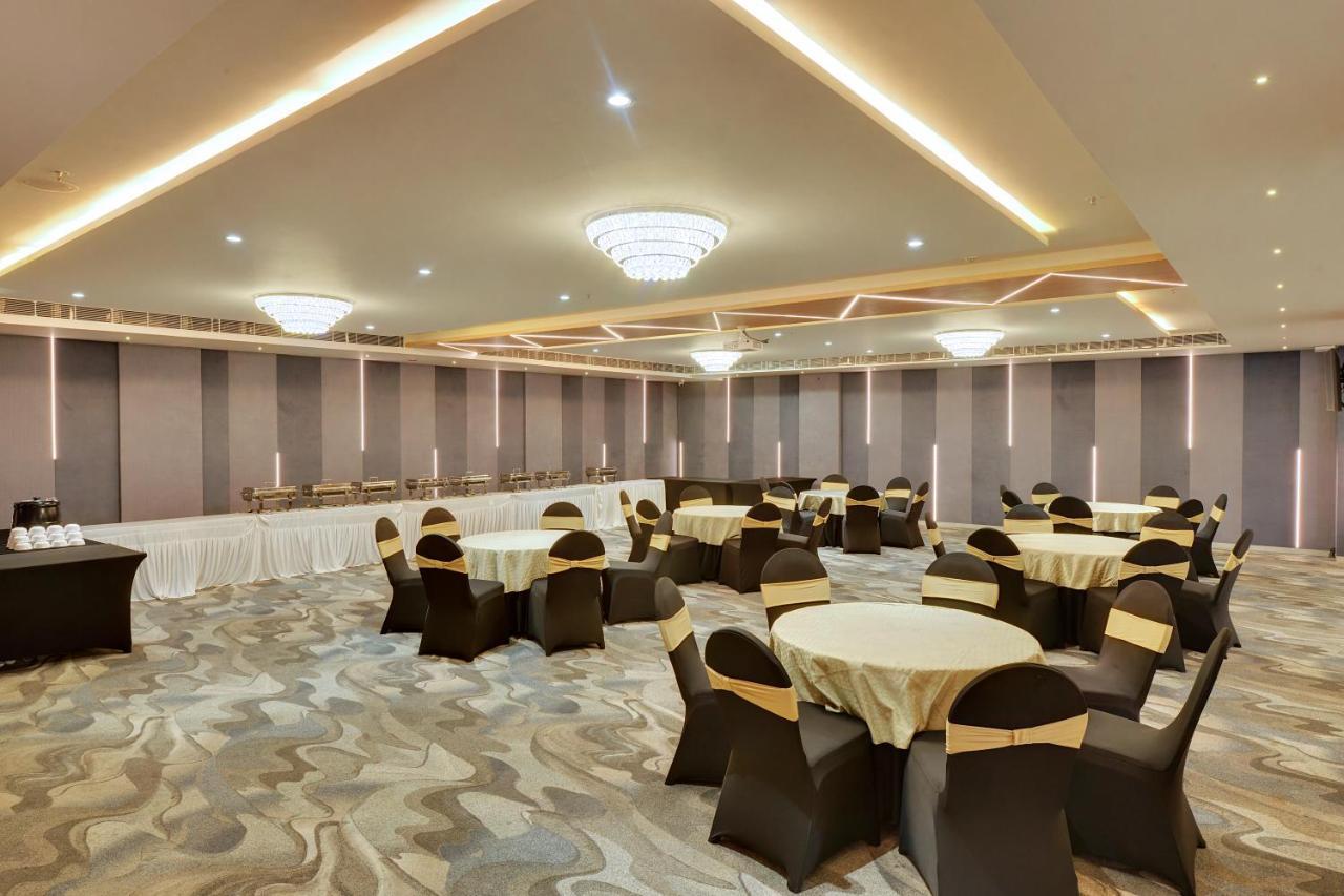 Clarion Hotel Bangalore Yesvantpur Esterno foto