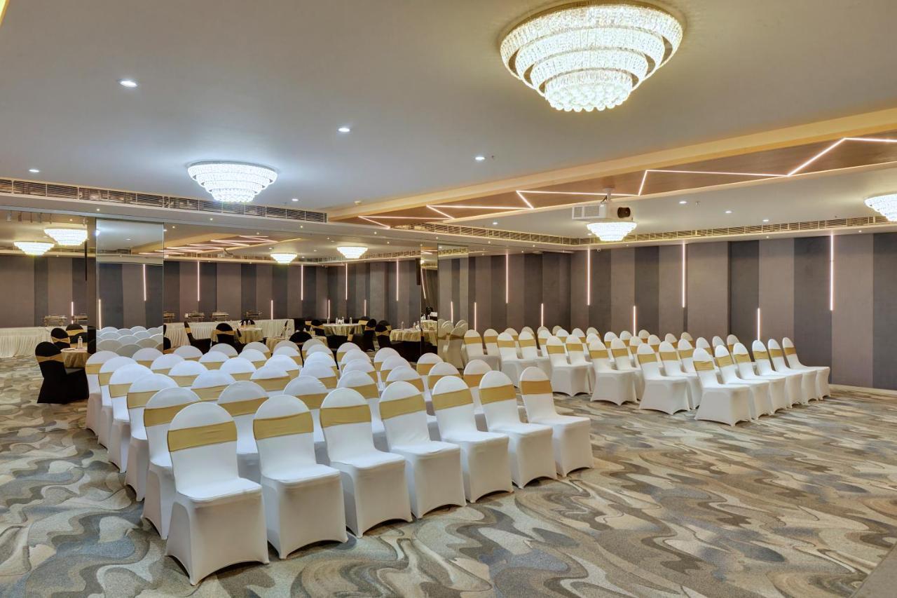 Clarion Hotel Bangalore Yesvantpur Esterno foto