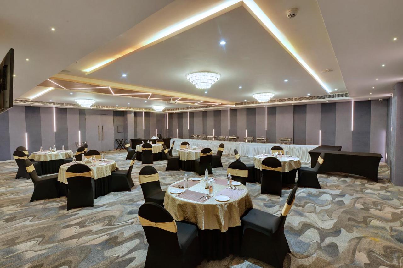 Clarion Hotel Bangalore Yesvantpur Esterno foto