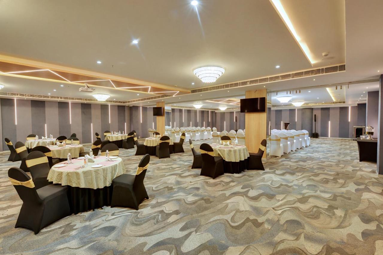 Clarion Hotel Bangalore Yesvantpur Esterno foto