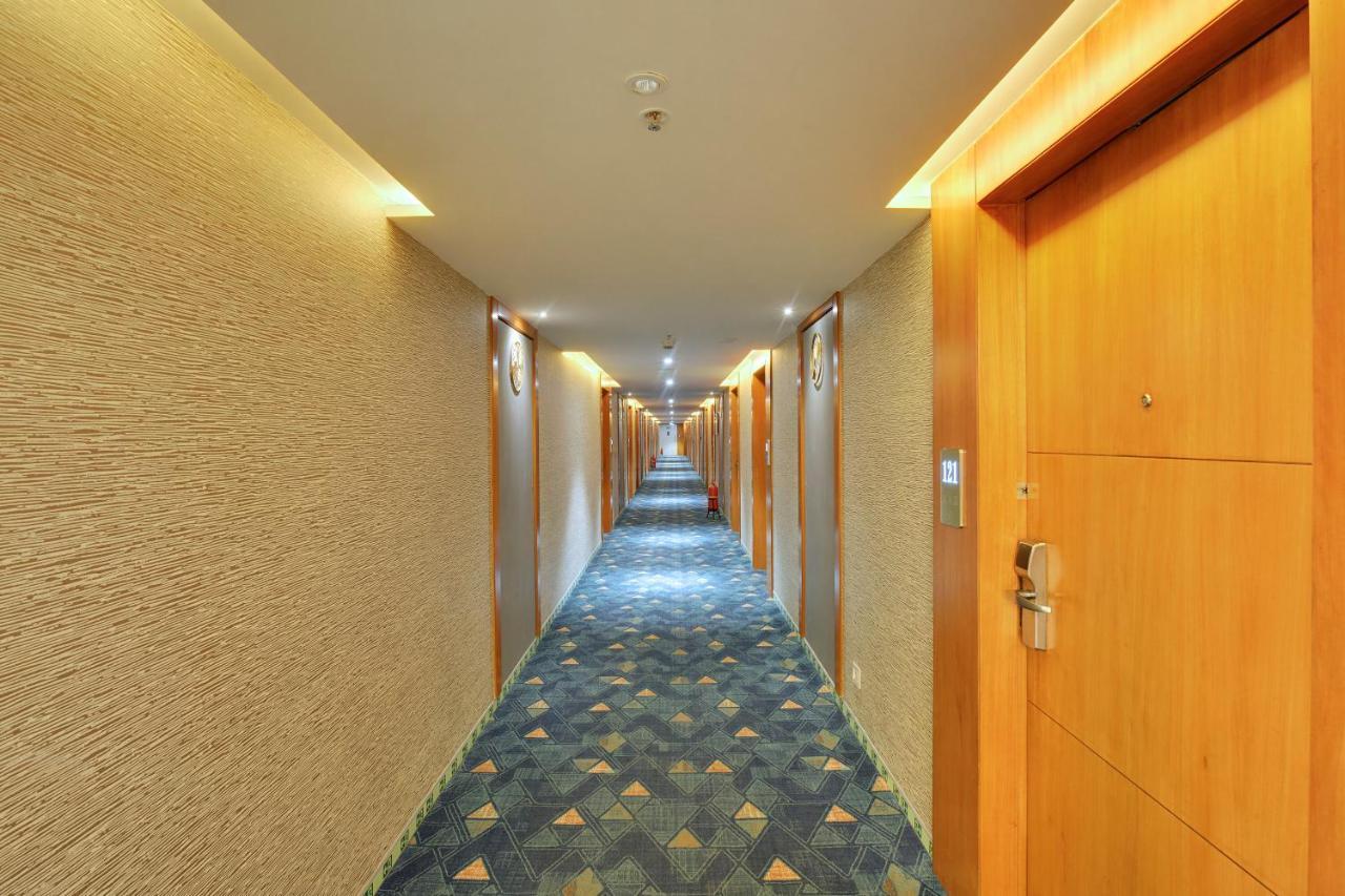 Clarion Hotel Bangalore Yesvantpur Esterno foto