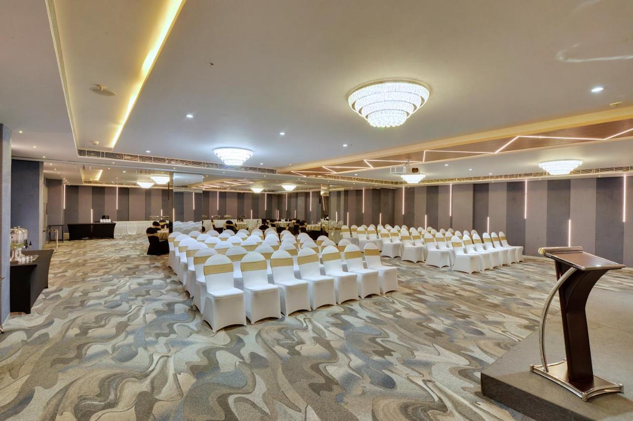 Clarion Hotel Bangalore Yesvantpur Esterno foto