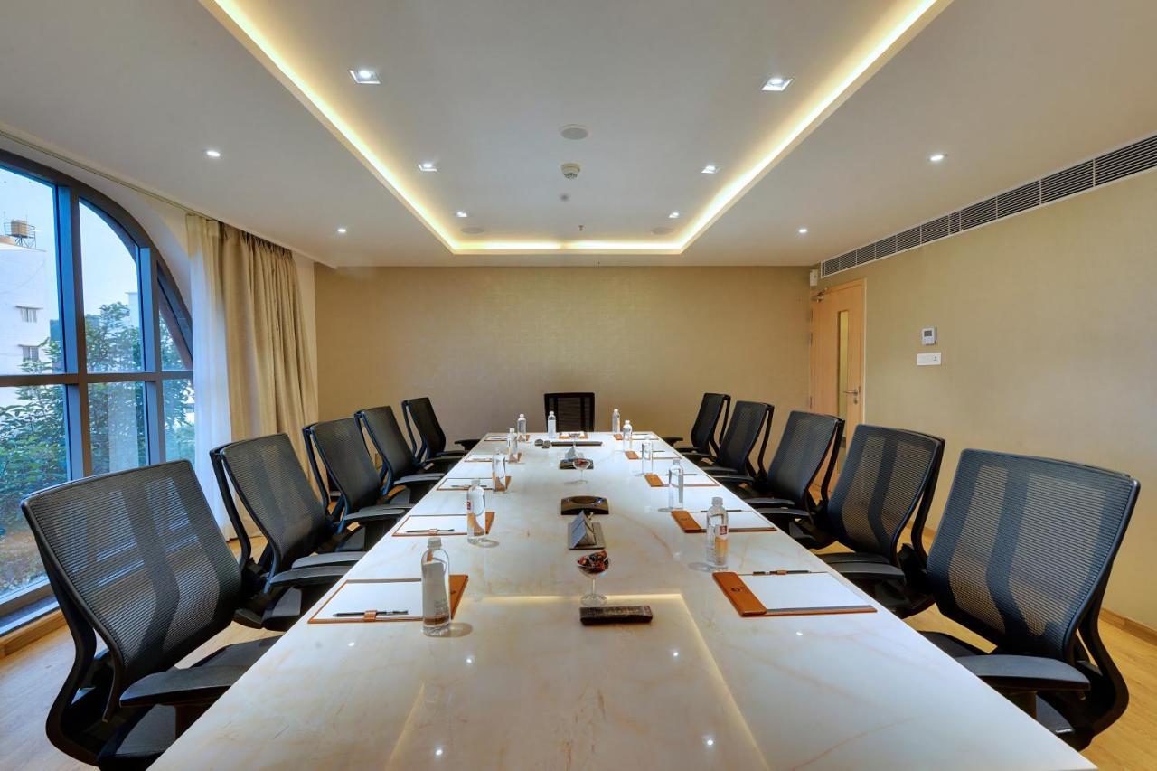 Clarion Hotel Bangalore Yesvantpur Esterno foto