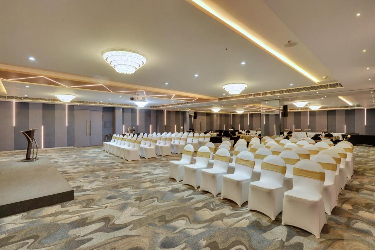 Clarion Hotel Bangalore Yesvantpur Esterno foto